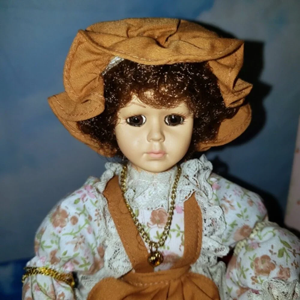 1990 brinn’s “Miss November” Musical Calendar Doll 9”  WORKS!